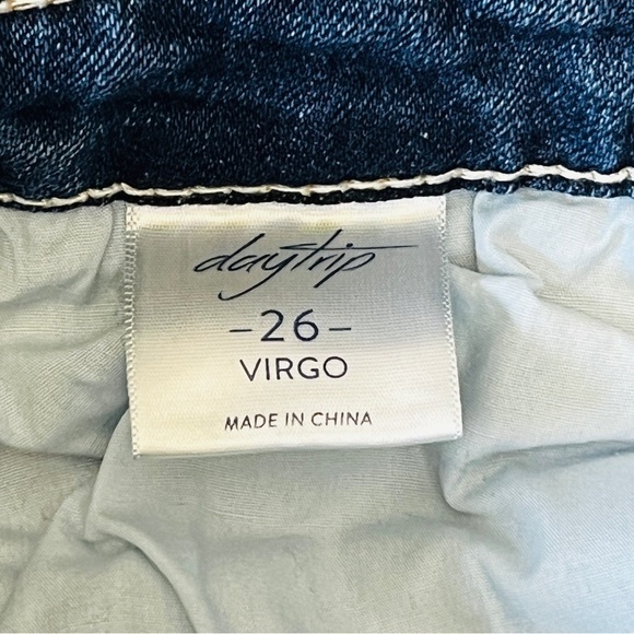 Buckle Daytrip Virgo Stretch Capri Jean. Flap Back Pockets. Blue Size 6 #1063 - Picture 5 of 6